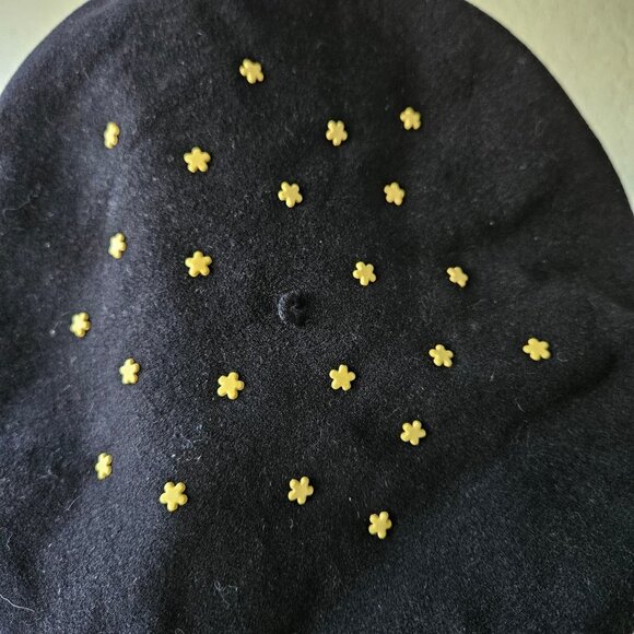 Vintage Black 100% Wool Felt 60s 70s Daisy Flower Power Studded Beret Hat Cap - Picture 2 of 5